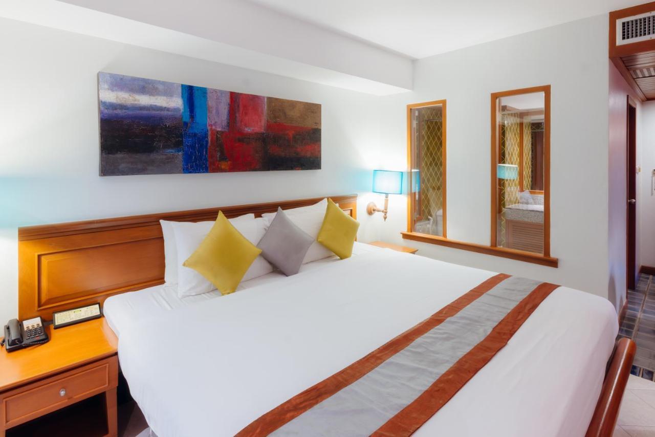 Deluxe Double or Twin Room Pool View